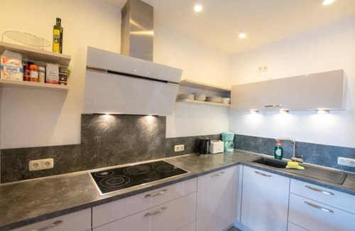 Buderich Apartment | Spacious 3-room apartment with terrace