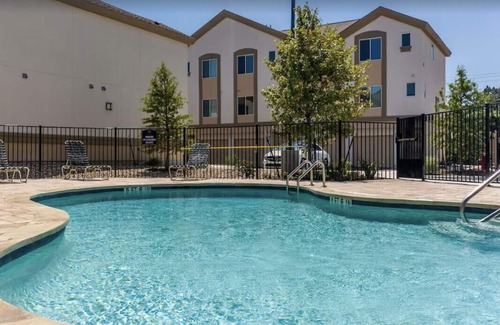 Cedar Park House | Spacious 3-Story, 2 Bedroom 2.5 Bathroom Townhome
