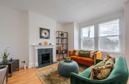 Fulham Apartment | Spacious 3Bd 2Bth Home in the heart of Fulham