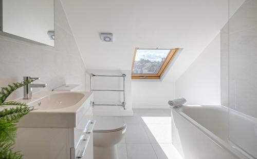 Fulham Apartment | Spacious 3Bd 2Bth Home in the heart of Fulham