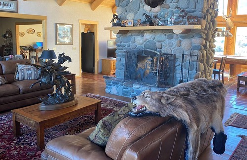 Wapiti House | Spacious 3bd 2bth ranch, 20 min from Cody and 20 min from Yellowstone East Gate