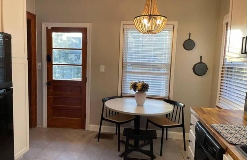 Irvington House | Spacious 3bd Historic Home with Fire pit & Big Yard in Irvington