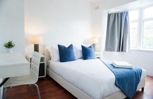 Clayton House | Spacious 3BD Home, Near Coop Live & Etihad Stadium, Free Parking