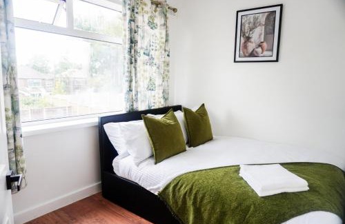 Clayton House | Spacious 3BD Home, Near Coop Live & Etihad Stadium, Free Parking