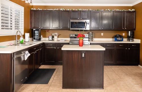 Wetmore House | Spacious 3bdr Home near SIX FLAGS, UTSA, and Sea World