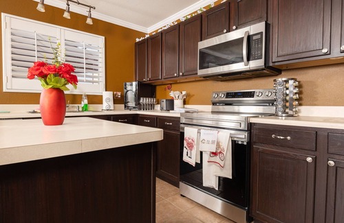 Wetmore House | Spacious 3bdr Home near SIX FLAGS, UTSA, and Sea World