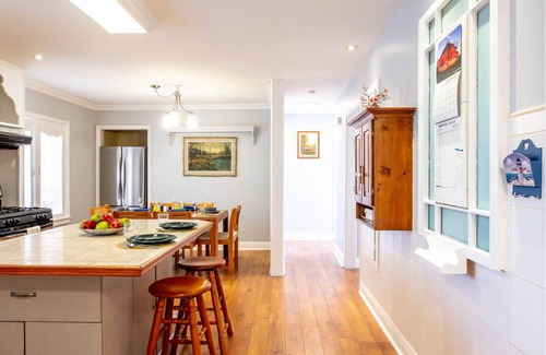Rosemount House | Spacious 3bdrm house in the Heart of Kitchener!
