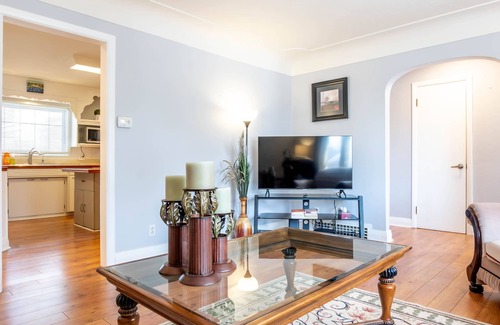 Rosemount House | Spacious 3bdrm house in the Heart of Kitchener!