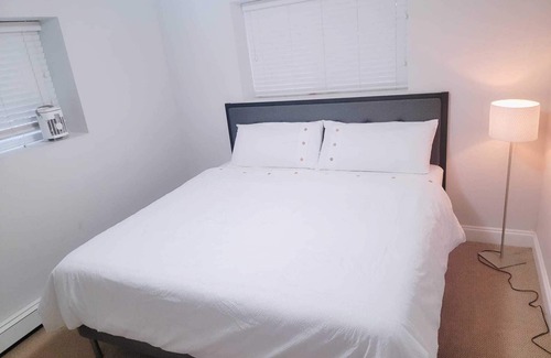 Guildford House | Spacious 3bed-2bath Suite-10 min to Guilford/Surrey