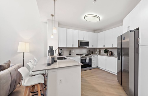 Tustin Apartment | Spacious 3bedroom 4 Bed apartment + resort style amenities near Shopping/Disney
