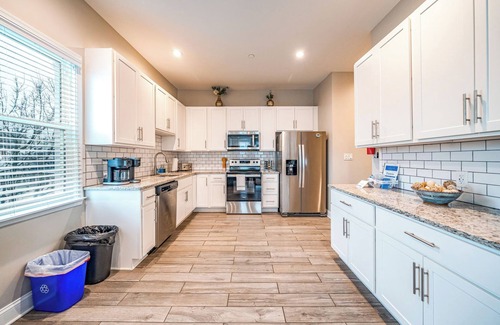 North End Condo | Spacious 3BR/2BA Condo - 5 Min Walk to Beach/Boardwalk. 2 Min to Shops Downtown