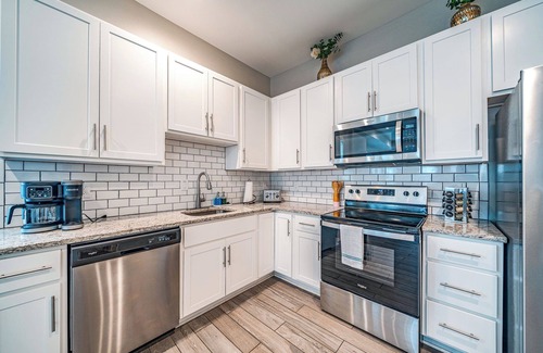 North End Condo | Spacious 3BR/2BA Condo - 5 Min Walk to Beach/Boardwalk. 2 Min to Shops Downtown