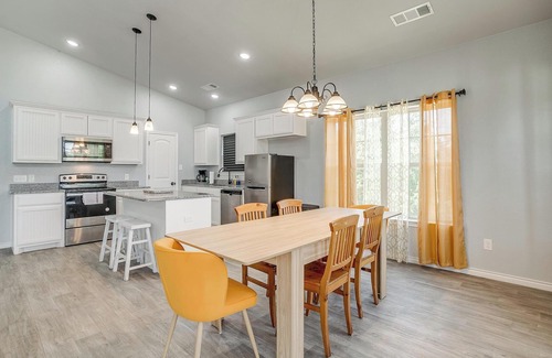 Dennis House | Spacious 3BR, 2BA – Cozy Stay for Job Travelers