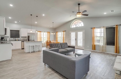 Dennis House | Spacious 3BR, 2BA – Cozy Stay for Job Travelers