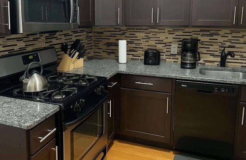 Avondale Apartment | Spacious 3BR | 2BA Family-Friendly Home