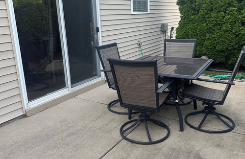 Schererville House | Spacious 3BR/2BA Home w/Modern Comforts – Near Chicago & Indiana Dunes!