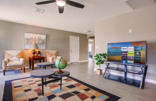 Clairemont House | Spacious 3BR 2Bth Home w/ Backyard, Garage & Garden - Only 10 Mins from Downtown