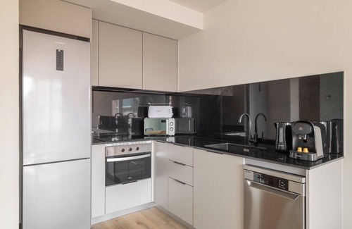 El Putget i Farro Apartment | Spacious 3BR | AC | Bright & well-located