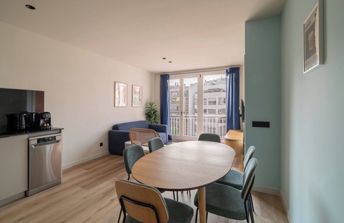 El Putget i Farro Apartment | Spacious 3BR | AC | Bright & well-located