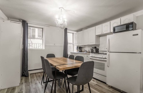 Rose Hill Apartment | Spacious 3BR Apt in Kips Bay - 5 Star Location!