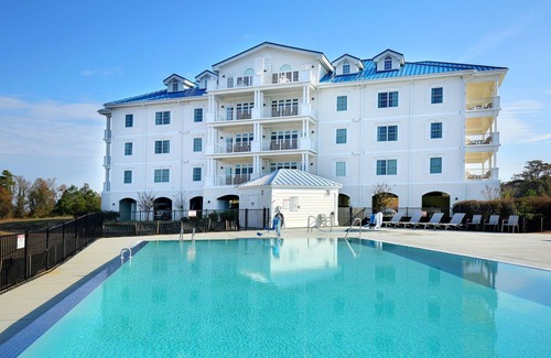 Durants Neck Condo | Spacious 3BR Condo w/Waterfront View & Pool