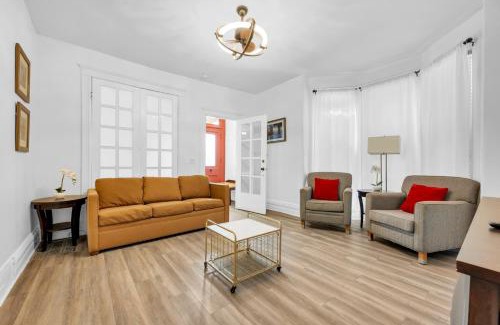 Mexicantown - Southwest Detroit Apartment | Spacious 3BR Detroit Apt Sleeps 7 WiFi