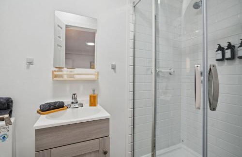 Arbutus Ridge Apartment | Spacious 3BR Family Home with Yard and Street Parking for 8