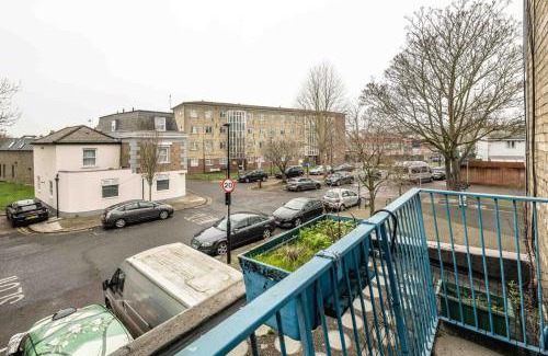 Tottenham Hale Apartment | Spacious 3BR Flat with Balcony Near Tottenham Hale