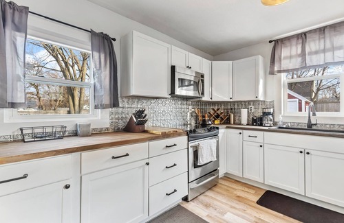 Lansing House | Spacious 3BR Getaway Near Downtown & MSU w/Game Room for a Cozy Winter Retreat