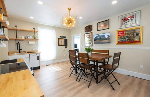 Beverly Condo | *Spacious 3BR Halloween Home|Salem+Beverly|Parking