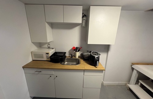 Riviere-Verte House | Spacious 3BR Home + 1 BR Private Ensuite, 2 Kitchens, for big Families & Groups