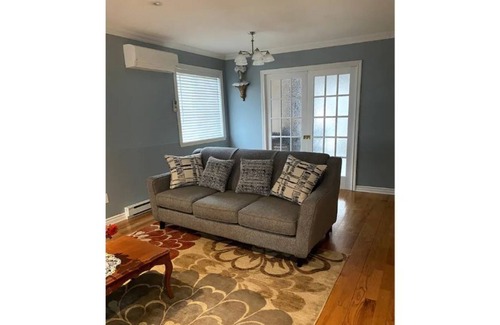 Pierrefonds-Roxboro House | Spacious 3BR Home - 20 mins to/from YUL Intl. Airport