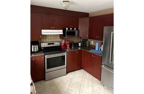 Pierrefonds-Roxboro House | Spacious 3BR Home - 20 mins to/from YUL Intl. Airport