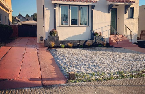 Oakland House | Spacious 3BR Home + Private 2BR Guest house – Ideal for Groups