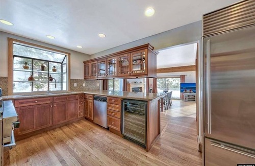 Upper Kingsbury House | Spacious 3BR House/Gourmet Kitchen & VIEWS!