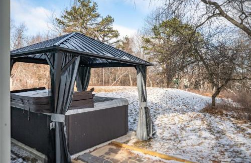 Long Pond Apartment | Spacious 3BR House, Hot Tub, Firepit, Ski Access!