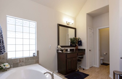 Spring Shadows House | Spacious 3BR in Vibrant Houston