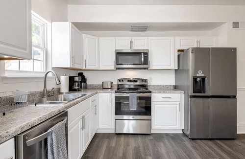 North Camellia Acres House | Spacious 3BR Near ODU & Bases 30+ Days