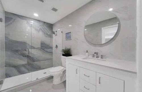 Richardson House | Spacious 3BR Oasis Pool Fire Pit & Family Fun