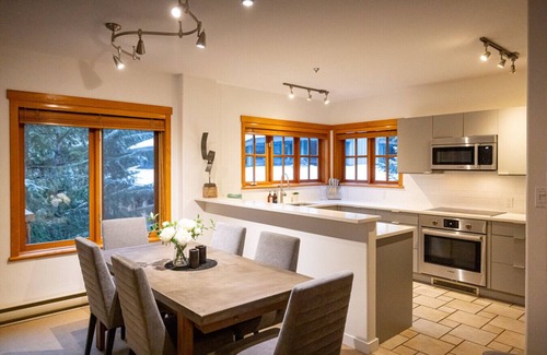 Nordic Estates House | Spacious 3BR:Sleeps 8 Comfortably,Pool,Hot Tub,Patio+BBQ& Near Valley Trail!