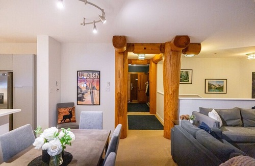 Nordic Estates House | Spacious 3BR:Sleeps 8 Comfortably,Pool,Hot Tub,Patio+BBQ& Near Valley Trail!