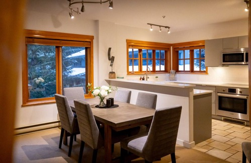 Nordic Estates House | Spacious 3BR:Sleeps 8 Comfortably,Pool,Hot Tub,Patio+BBQ& Near Valley Trail!