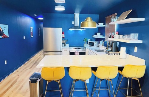 Faubourg Delassize House | Spacious 3BR – Steps to St. Charles, Streetcar & Local Hotspots