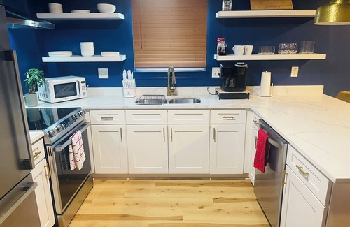 Faubourg Delassize House | Spacious 3BR – Steps to St. Charles, Streetcar & Local Hotspots