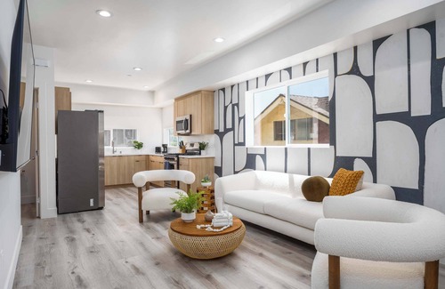 Silver Lake House | Spacious 3BR Townhome | King + Bunks + Parking