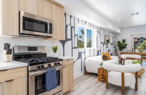 Silver Lake House | Spacious 3BR Townhome | King + Bunks + Parking