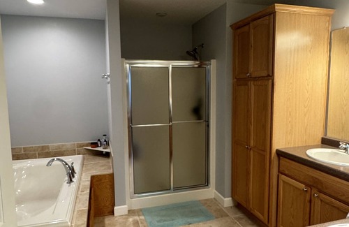 Neenah House | Spacious 3BR w/Covered Patio 14 miles from EAA