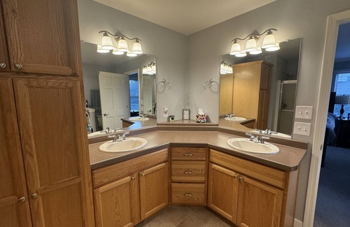 Neenah House | Spacious 3BR w/Covered Patio 14 miles from EAA