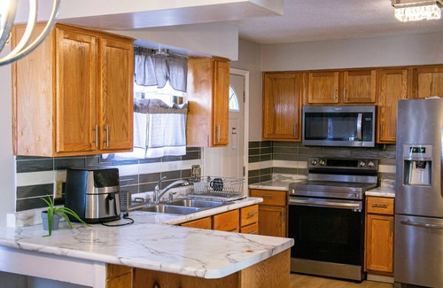 Brooklyn Park House | Spacious 3BR w/Garage & Yard with AC, WiFi