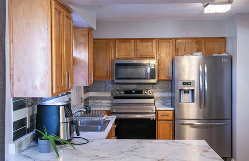 Brooklyn Park House | Spacious 3BR w/Garage & Yard with AC, WiFi